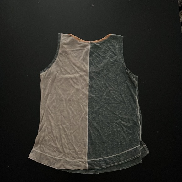 Hem & Thread Tank Top With Pocket, Size Small - Picture 2 of 5